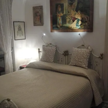 Longo De Bellis 3* Бари