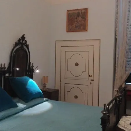 Longo De Bellis בארי